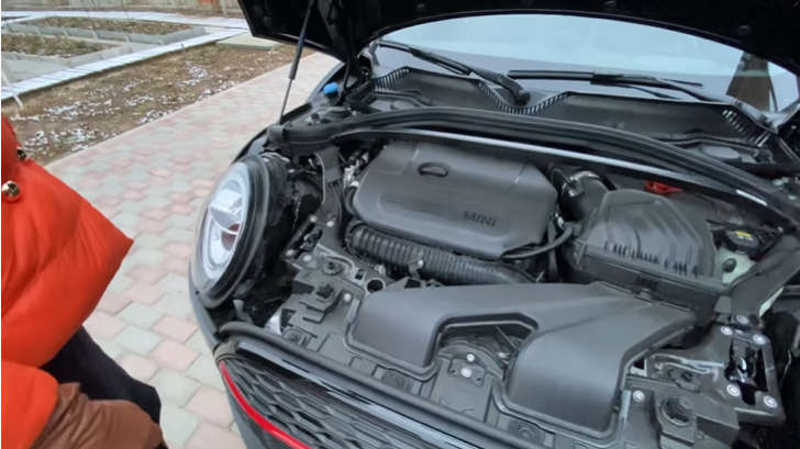 Подкапотное пространство Mini Clubman John Cooper Works ALL4