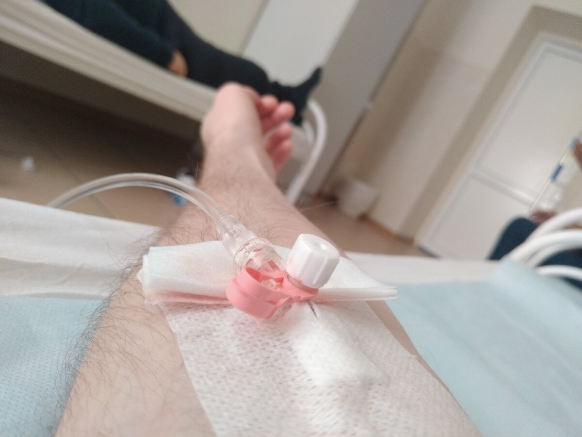 Уколов уже совсем не боюсь. Вены мажу специальной заживляющей мазью, а то уже побаливают.