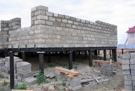 встречаются и такие варианты строительства, но по мне лучше так не делать...