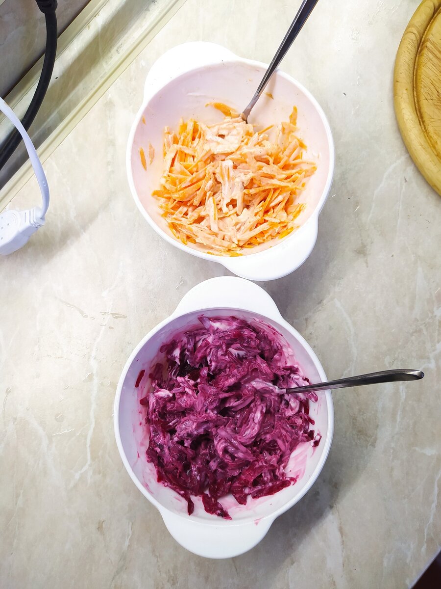 Свекла и морковь с йогуртом и чесноком. Как бы не растолстеть  =)