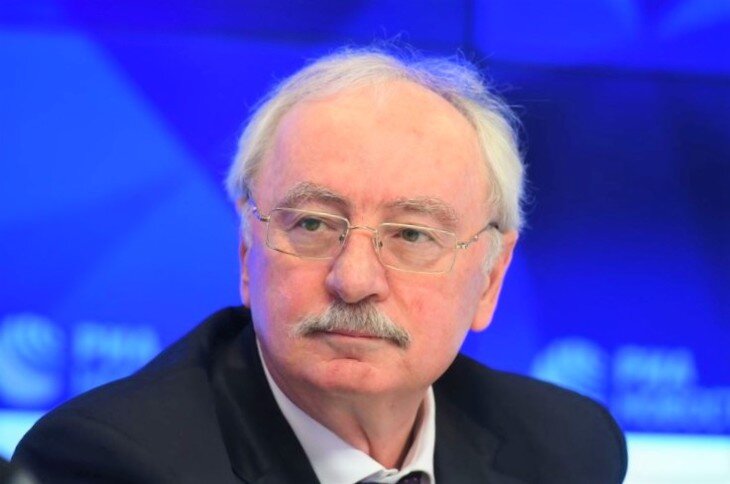 На фото:  академик Салис Добаевич Каракотов