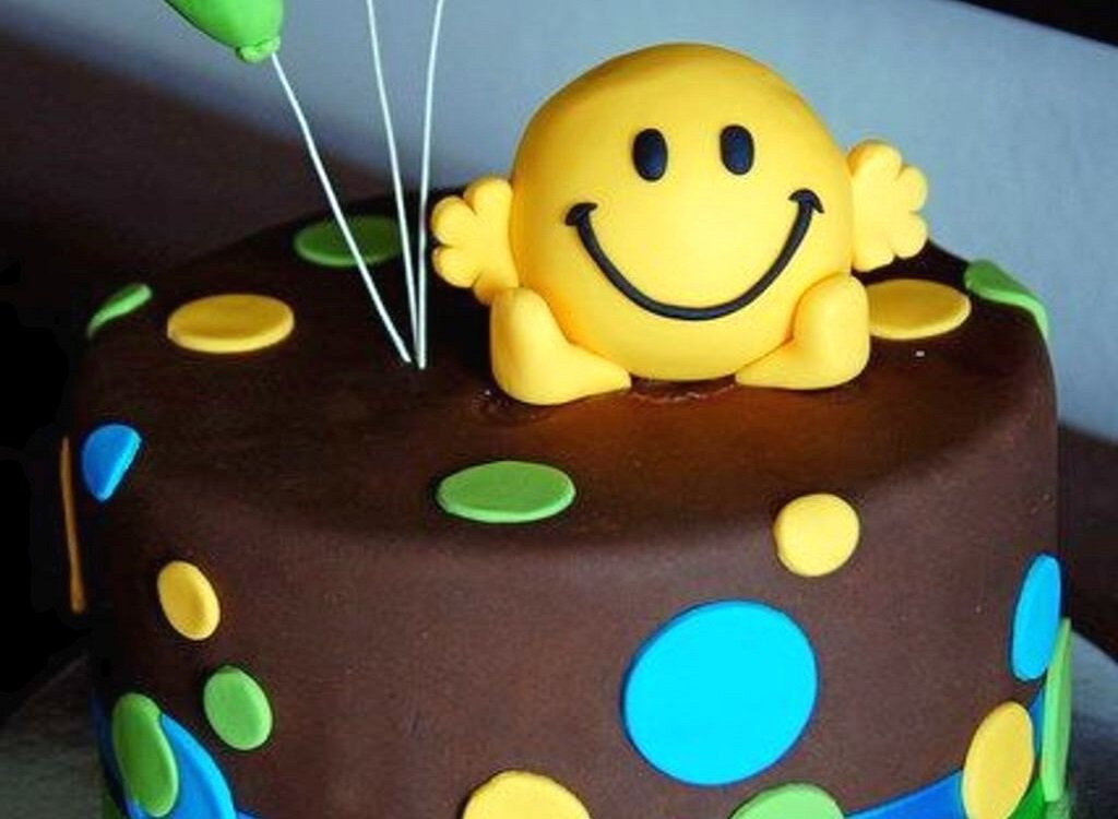 Для канала С.Пудовъ: История "счастливого"  торта к ДР и дню счастья! Торт со счастливым смайликом 😀