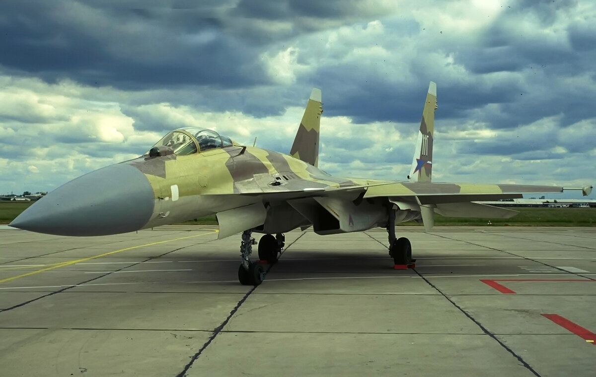 Cу-37 - Этот амбициозный проект был разработан в рамках программы по модернизации и усовершенствованию истребителя Су-27.