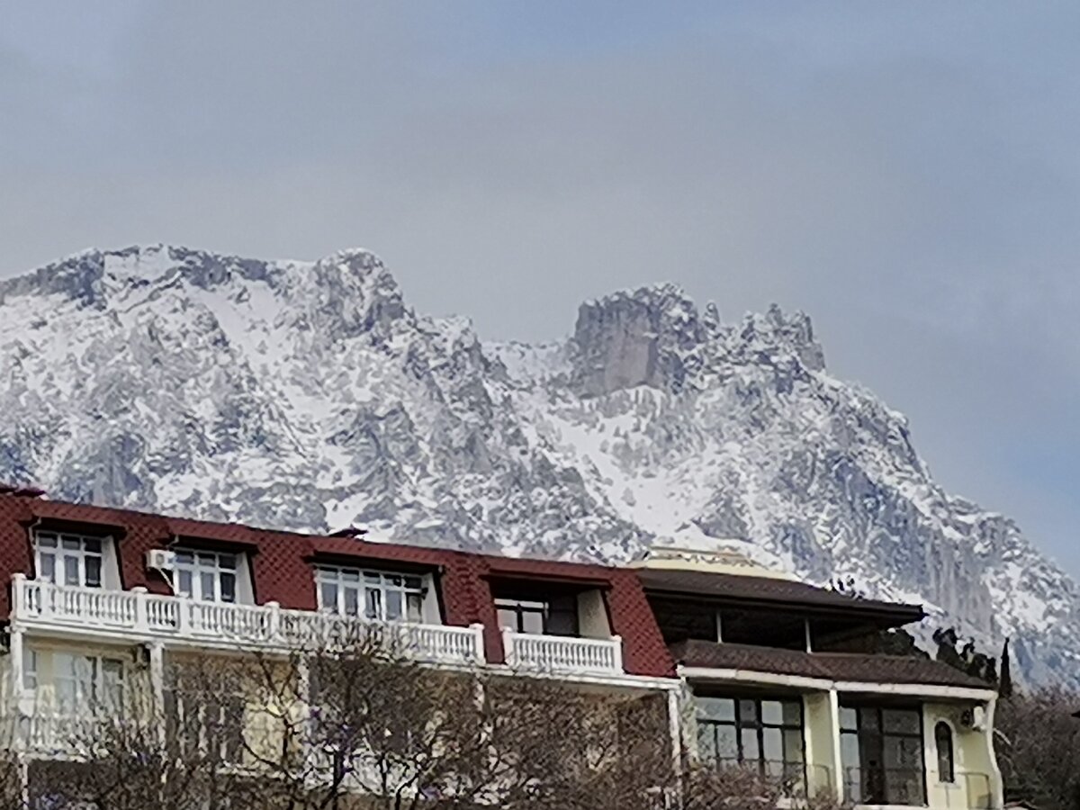 В марте на Ай-Петри ещё лежал снег.