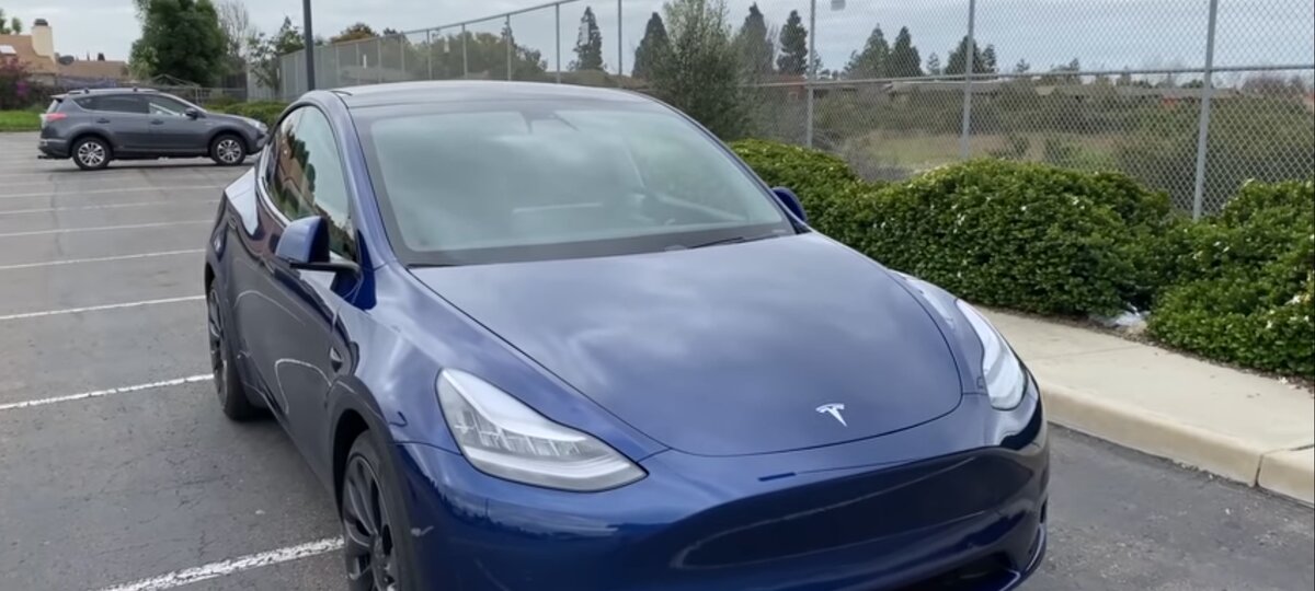 На данном фото Tesla Model Y performance 