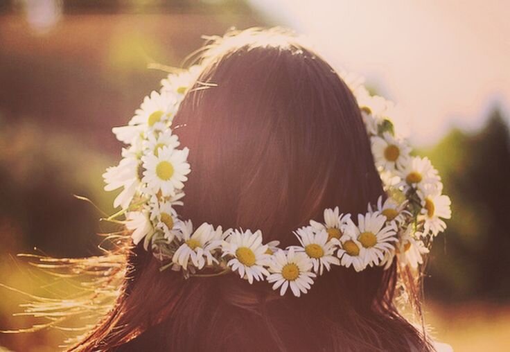 Веночек на голову из ромашек.