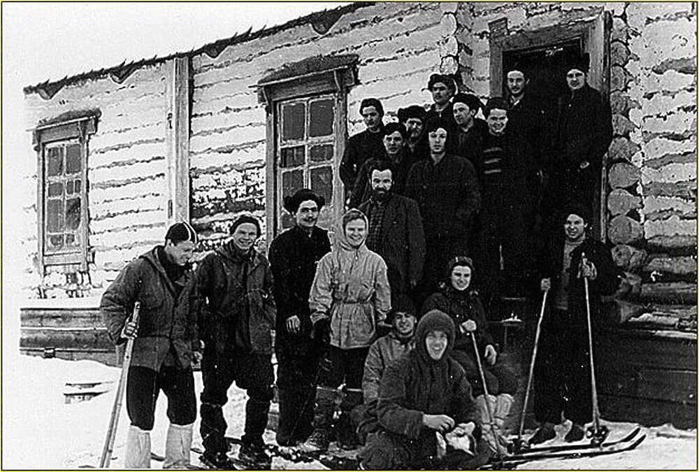 Второй северный. Группа перевала Дятлова 1959. Группа Дятлова Саша Колеватов. Экспедиция Дятлова 1959 года. Поселок лесозаготовителей 41 квартал перевал Дятлова.