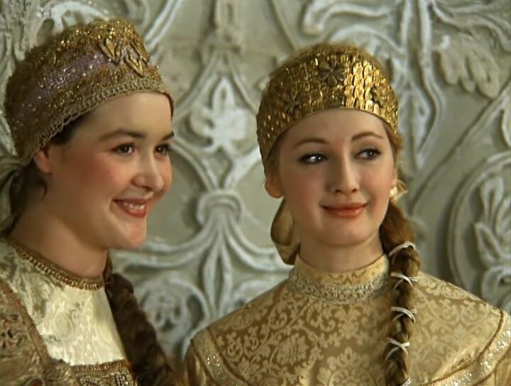 Лариса Ерёмина (справа) в фильме «Иван Васильевич меняет профессию»