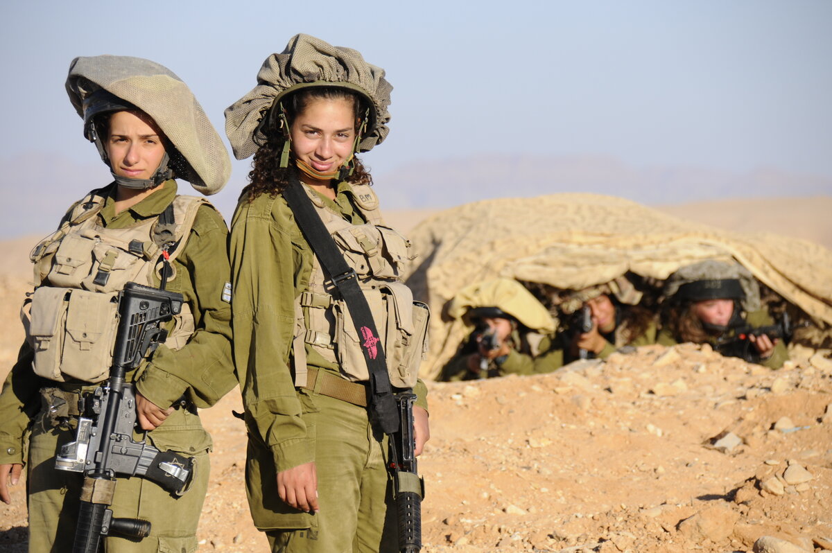 Для начала нужно сказать, что в армии Израиля все-таки служат неевреи, и их довольно много. Это друзы, бедуины, черкесы, арабы-христиане, которые являются гражданами страны.-2