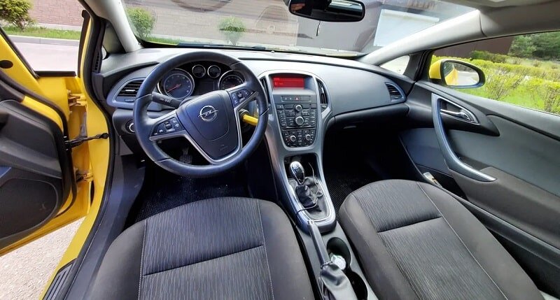 Opel Astra GTC салон