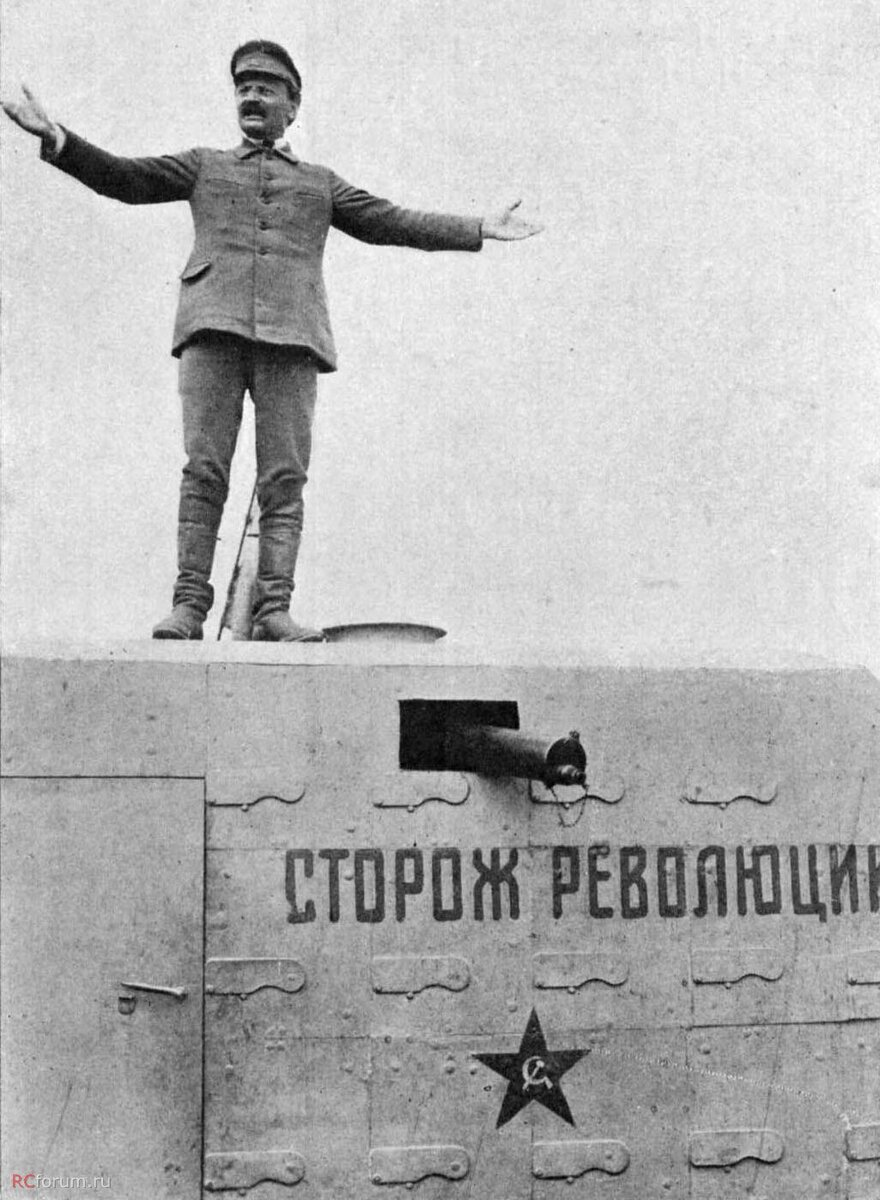 История броневика РККА на шасси полноприводного FWD с которого в 1922-м году выступал Лев Троцкий.-6