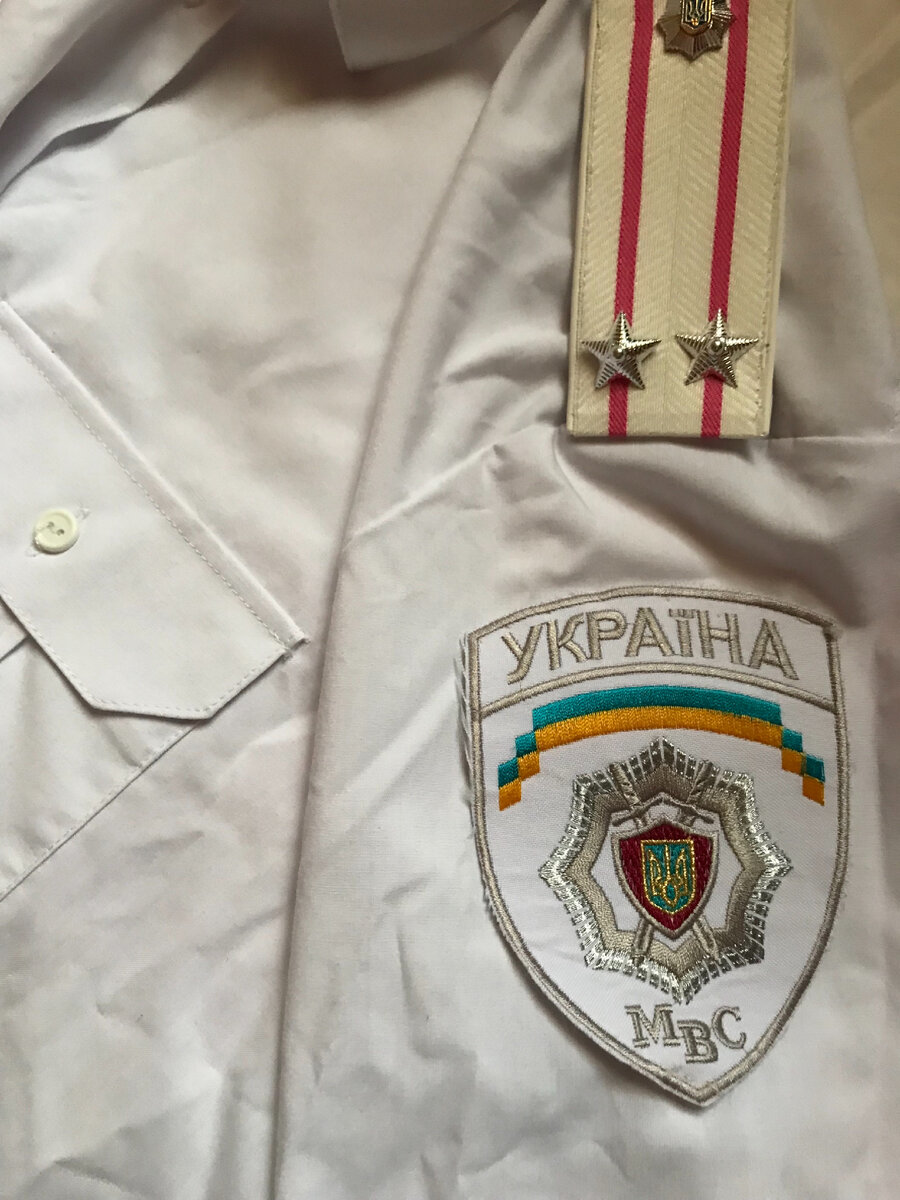 Фото неудачное, рубашка белая, новая.