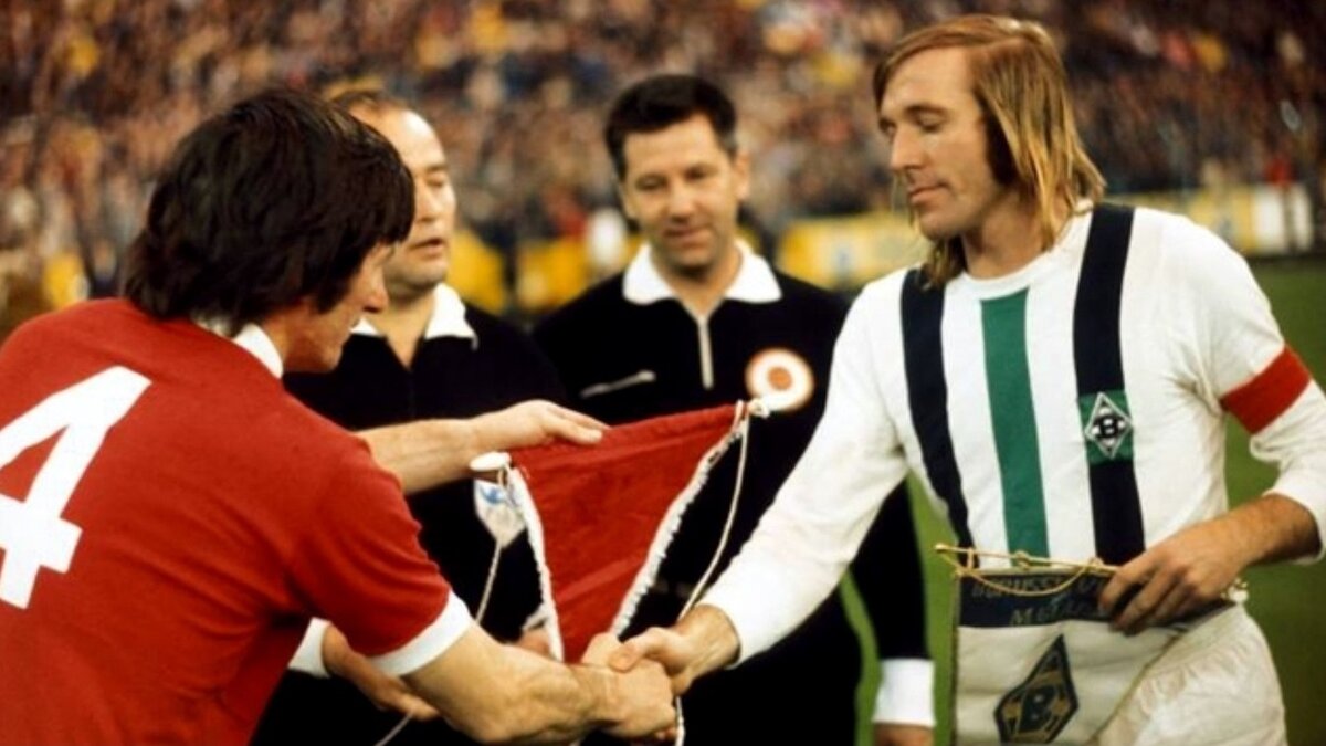 Начало ответного финального матча, между Боруссией Менхенгладбах и Ливерпулем