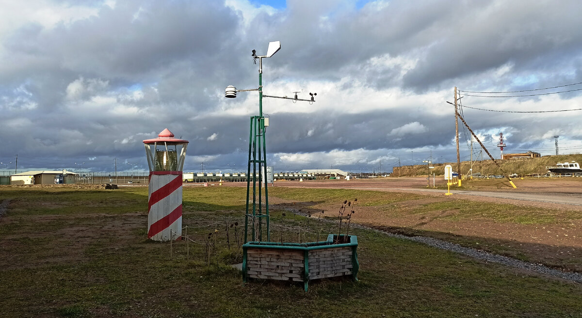 Форт Константин. Рядом с музеем маяков