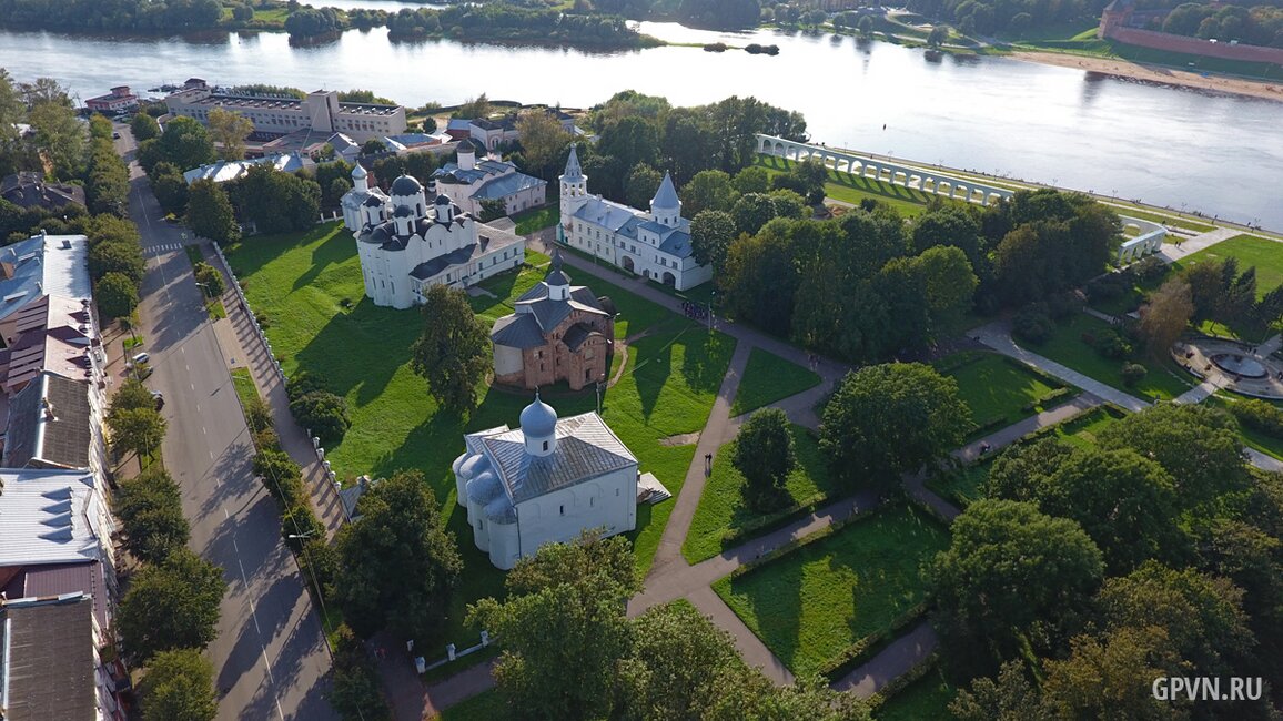 Ярославово дворище великий новгород. Ярославово Дворище Великий Новгород вид сверху. Великий Новгород церкви Ярославова Дворища. Ярославово Городище Великий Новгород.