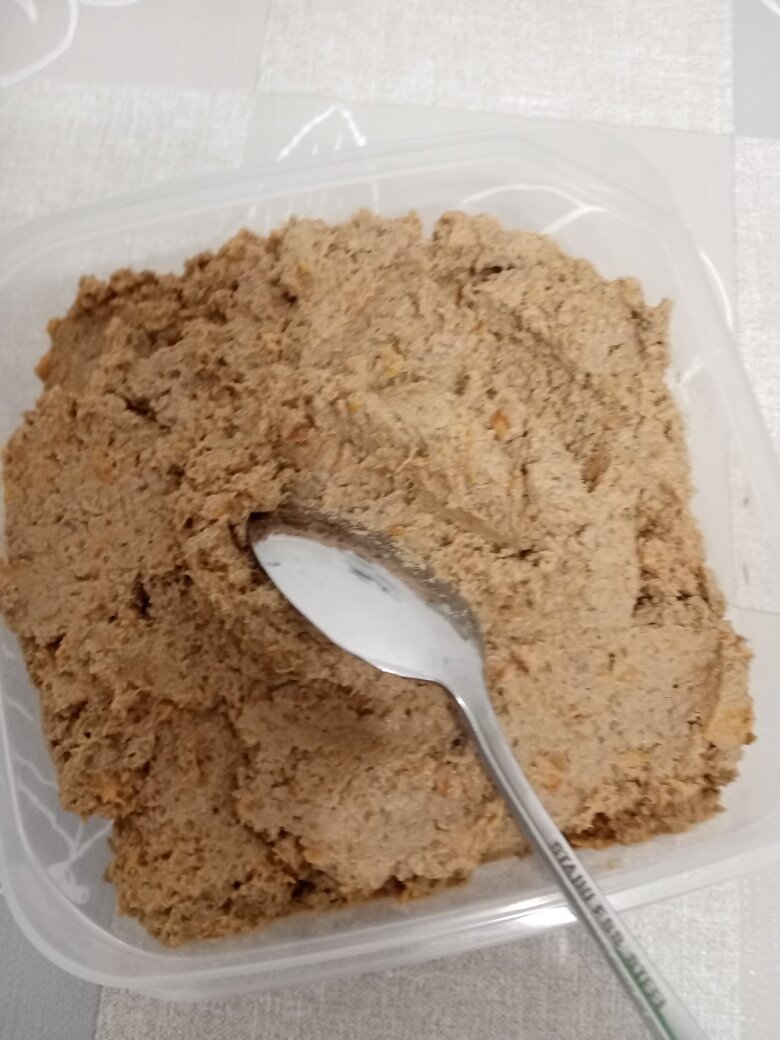 Вот такой получился паштет, пока еще не застывший...