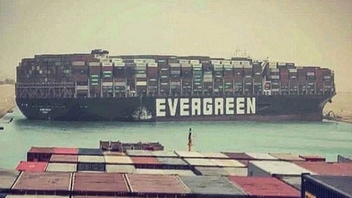  В результате аварии контейнеровоза Ever Given 23 марта оказался заблокированным Суэцкий канал. 