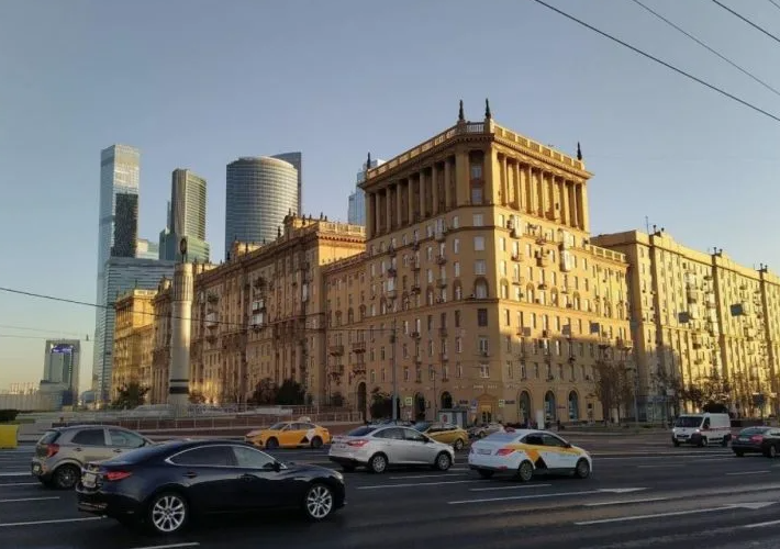 Дом №30 считается, что он построен на еврейском кладбище