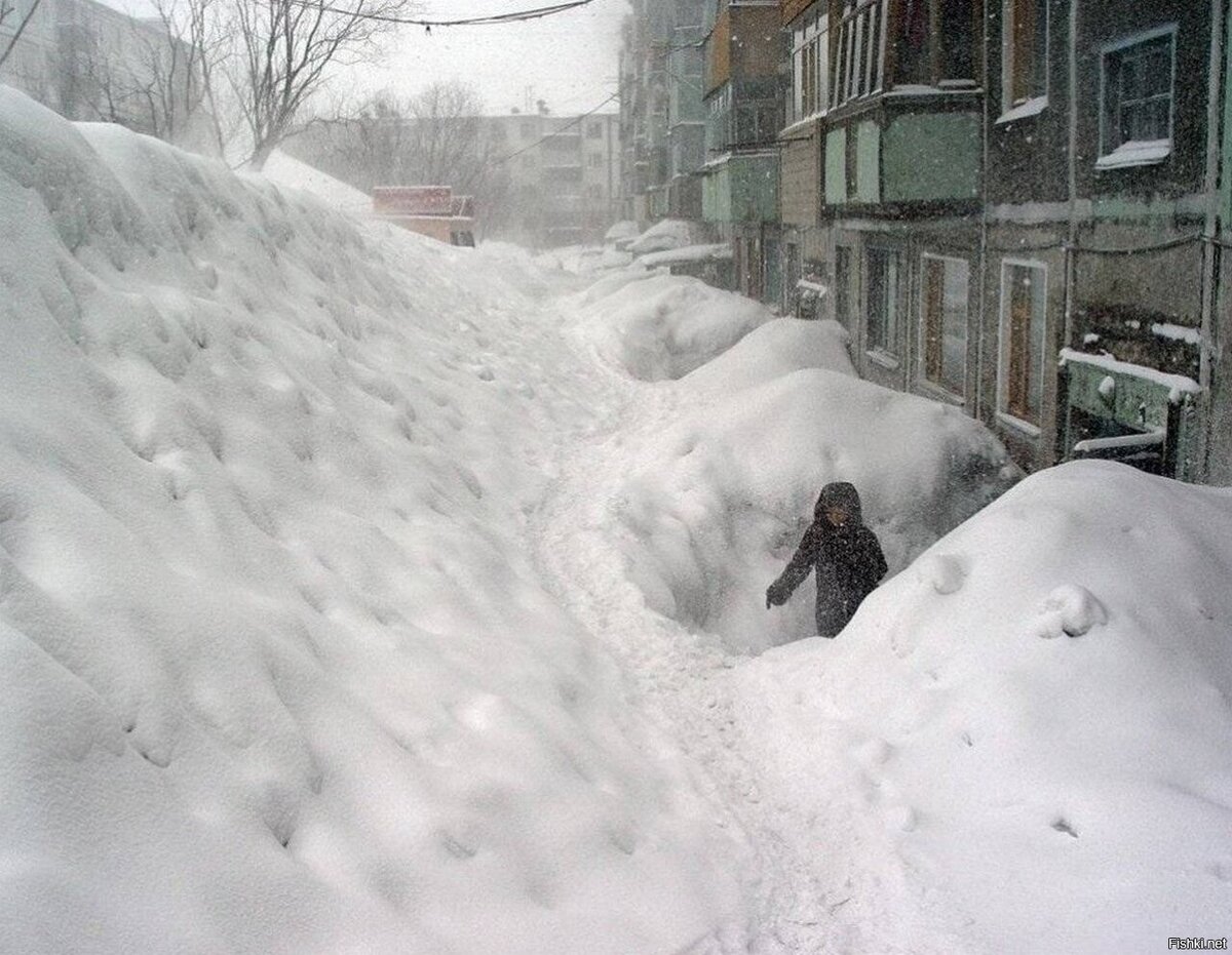 Сугробы в городе