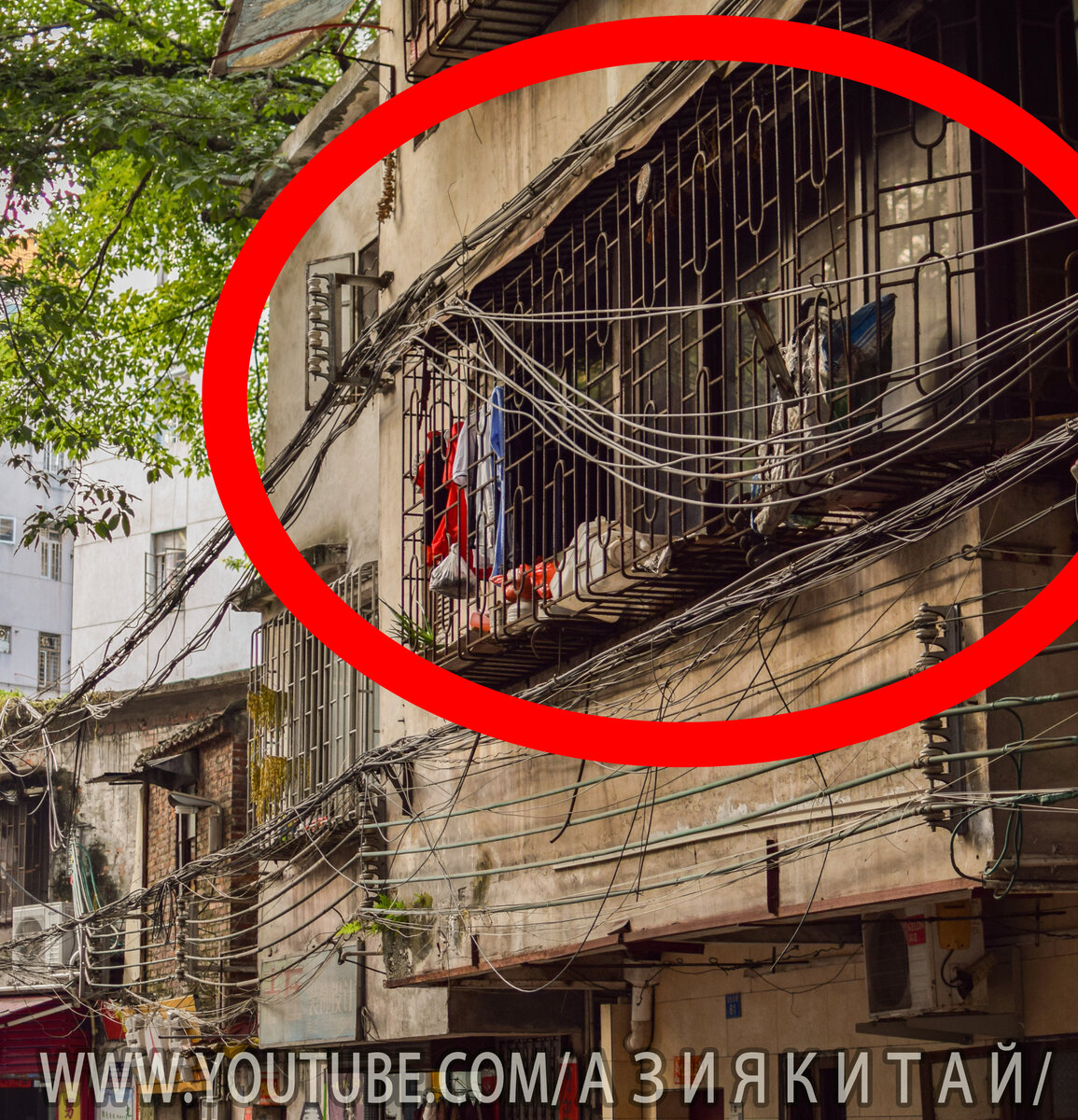 Решетка стала практически балконом 