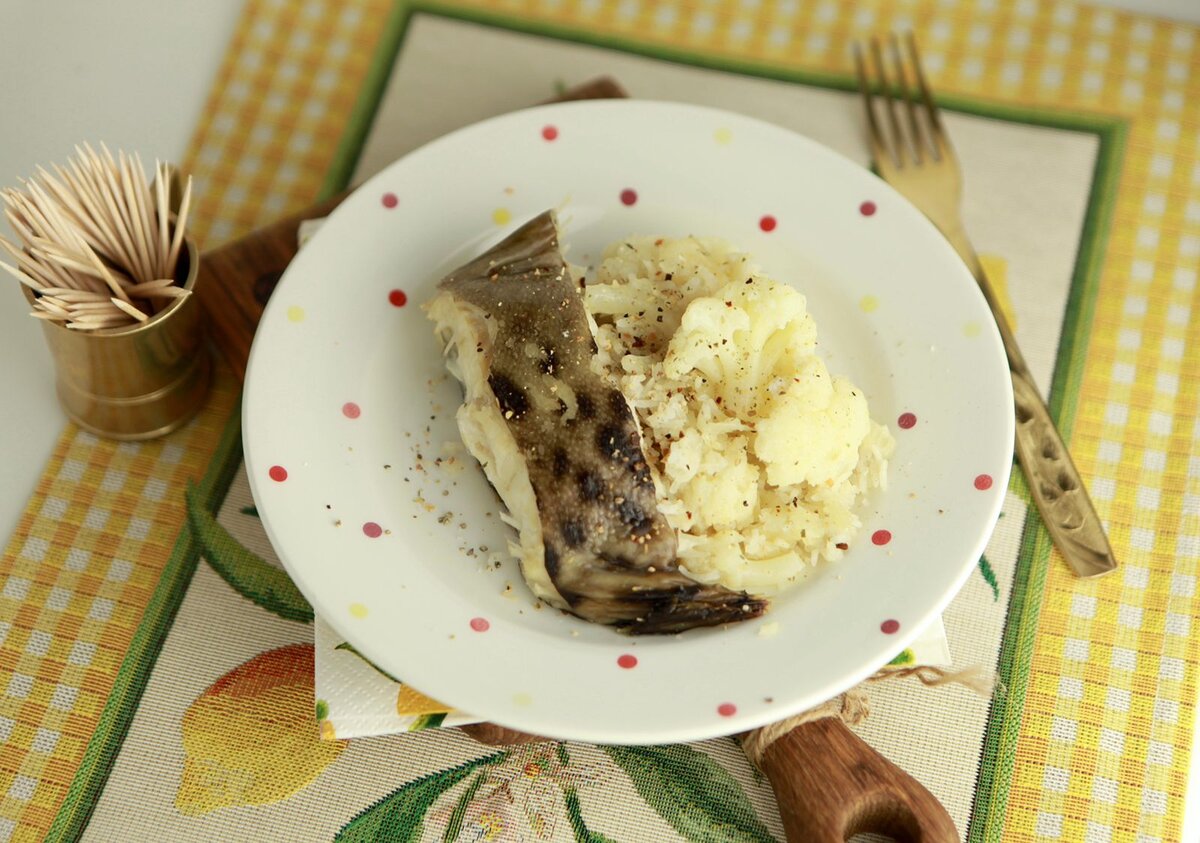 Зубатка с цветной капустой и рисом от Даши Третьяковой. Рецепт в ленте телеграм-канала: https://t.me/wellness_hedonism