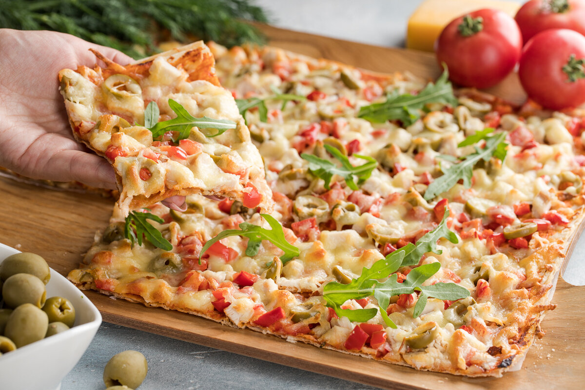 пицца из лаваша на сковороде с яйцом колбасой и сыром и помидорами рецепт фото 4