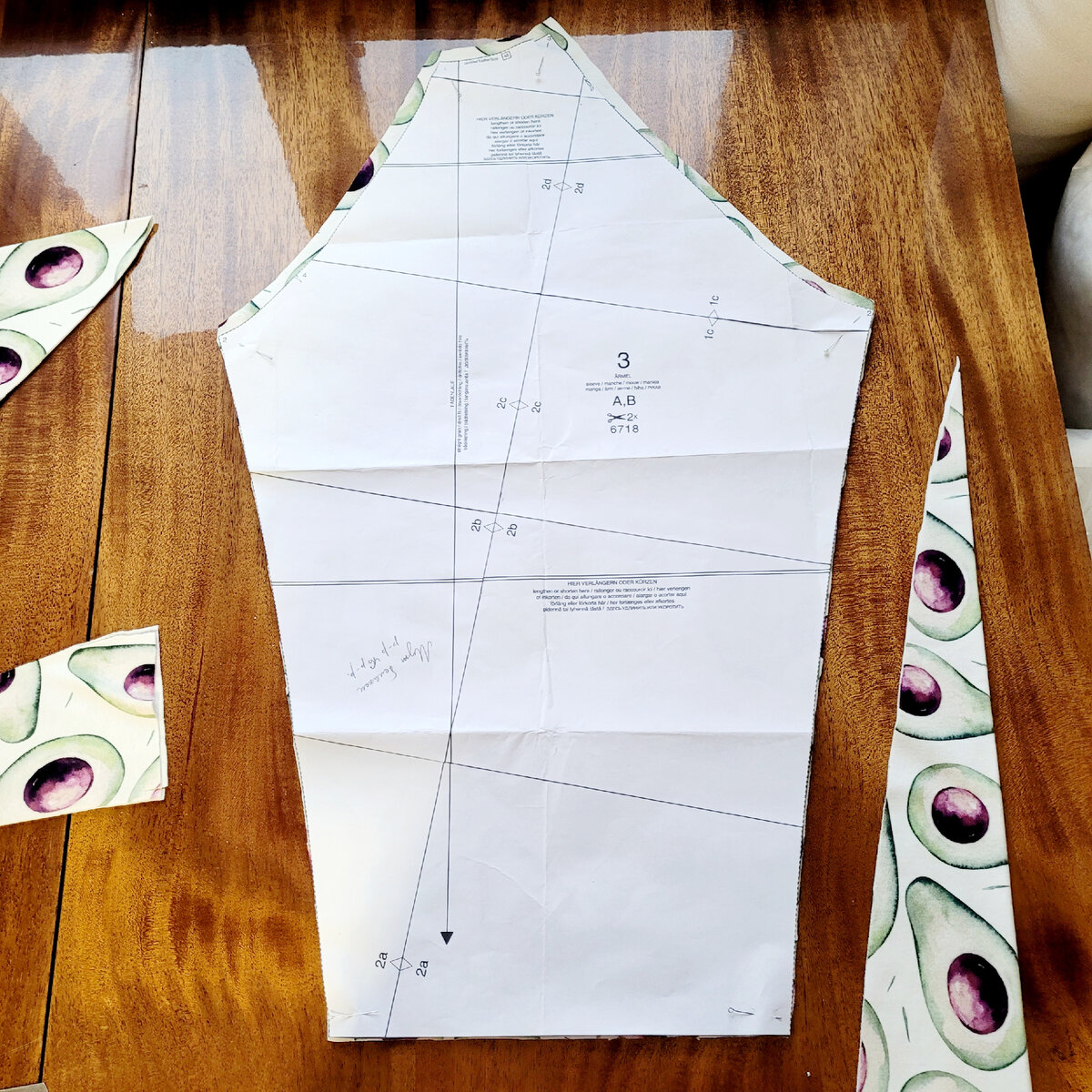 Вот, припуски получилось дать только по верхней части лекал.