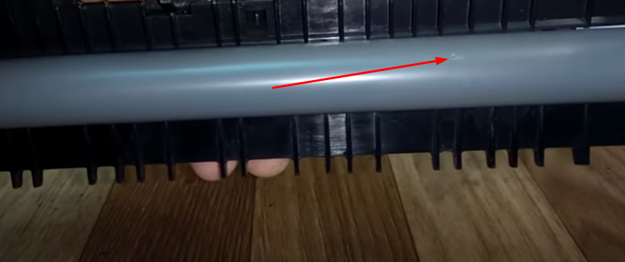 Дырки на термопленке, оставленные скрепкой 