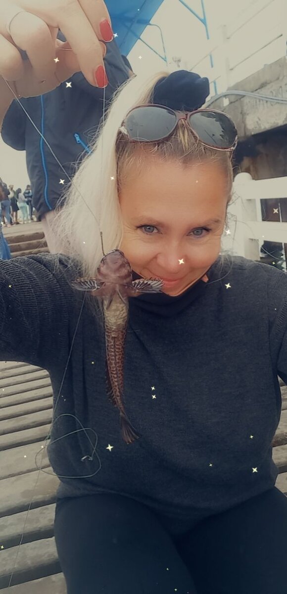 Это морской бычок.Загадав желание я отпустила рыбку на волю.