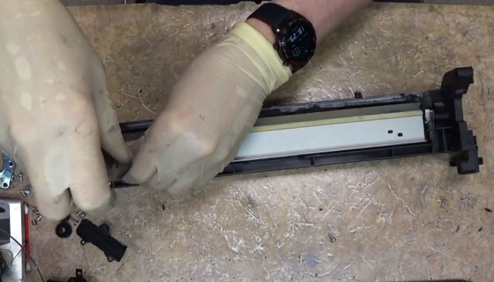 Фото 33. Снятый уплотнитель