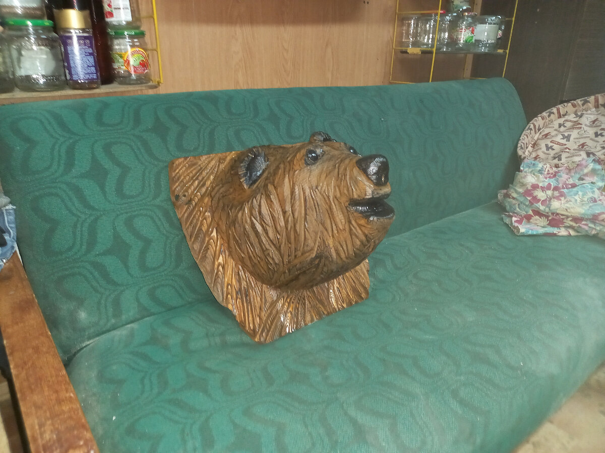Голова медведя из бревна