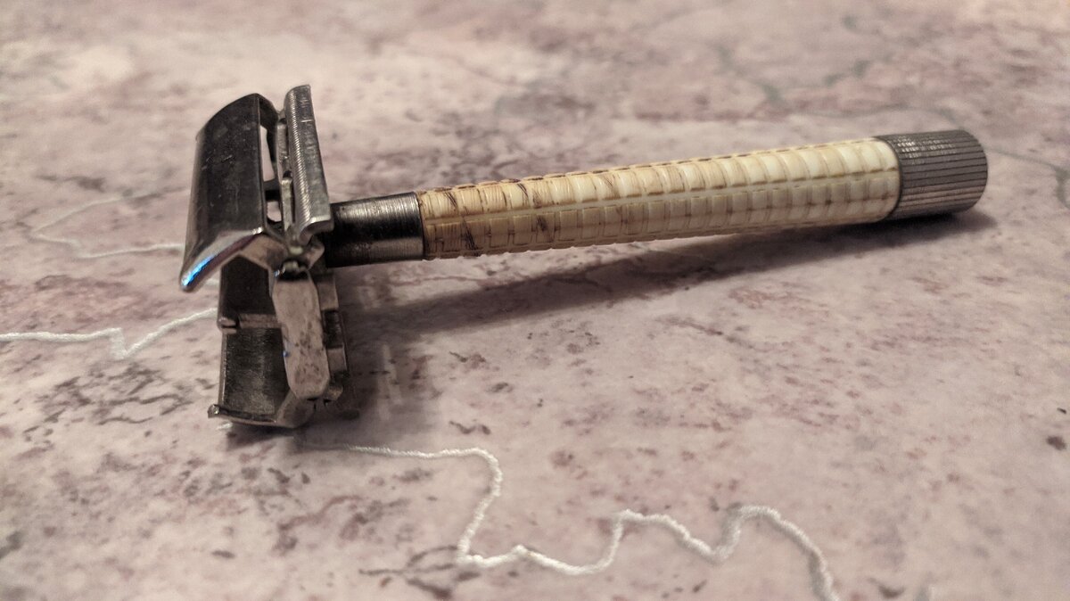 Красивый узор на ручке