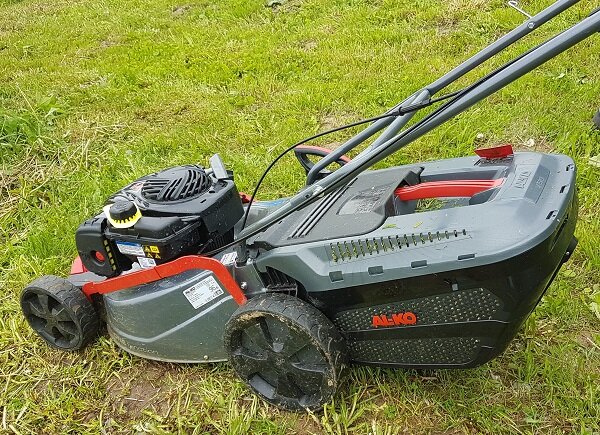 Хороша машинка, правда? Листайте вправо.