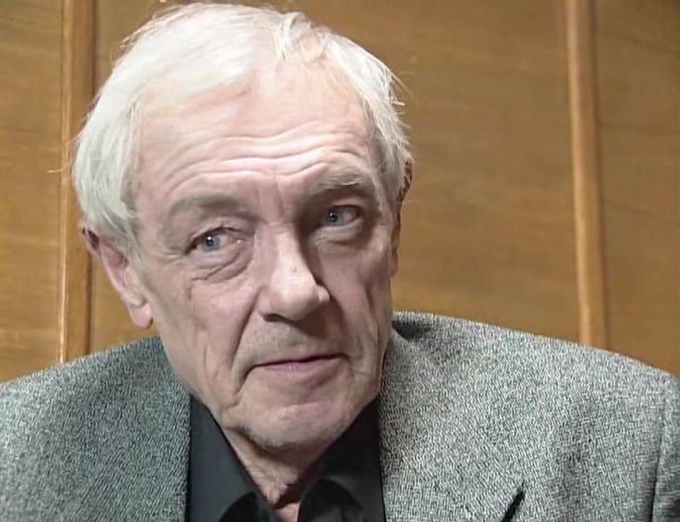 Вряд ли  Кирилл Лавров, будучи одним из ведущих артистов легендарного БДТ,  мог предположить, что когда-то в его кинокарьере появится роль вора в законе.