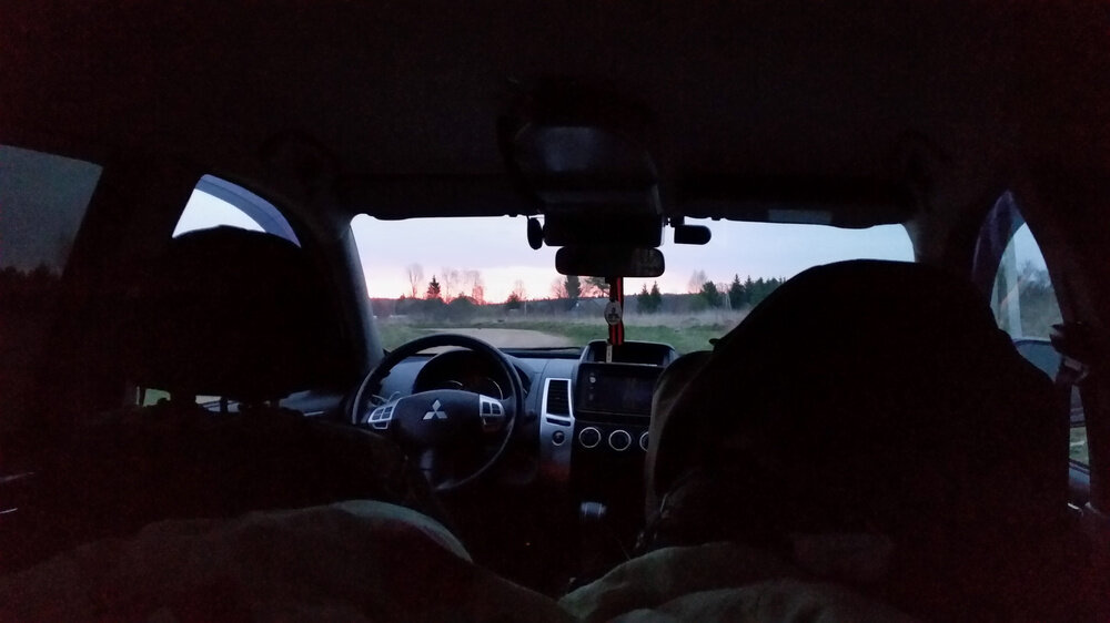 Утром, проснувшись пораньше, поехали дальше.

