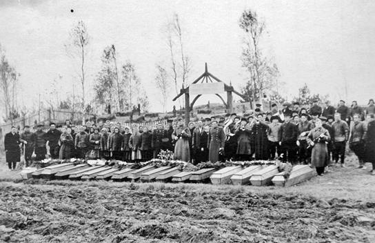 Воинское кладбище в дер. Чертова Гора Пушкиногорского района.  Перезахоронение. Фото начала 1960-х годов.
