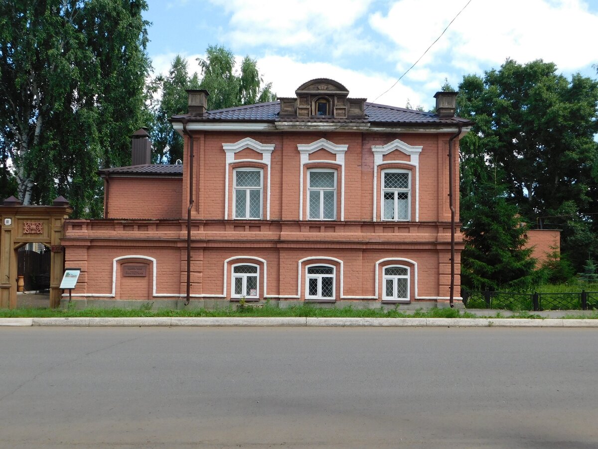 Здание, где находится музей Б. Пастернака. Адрес ул. Ленина, 81
