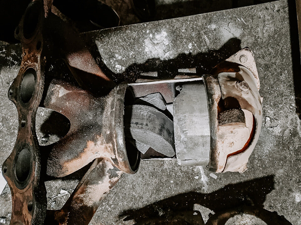 Катализатор в выпускном коллекторе
