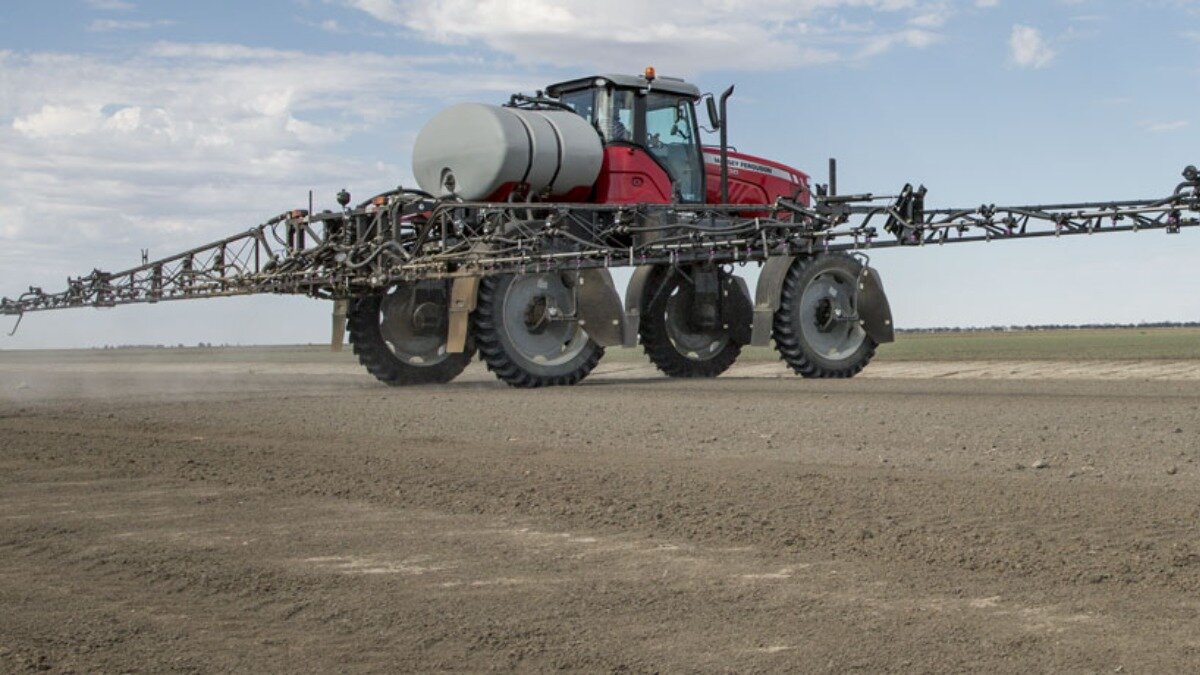 Фото: masseyferguson.com.au
Самоходный опрыскиватель Massey Ferguson 9130 Plus в рабочем положении
