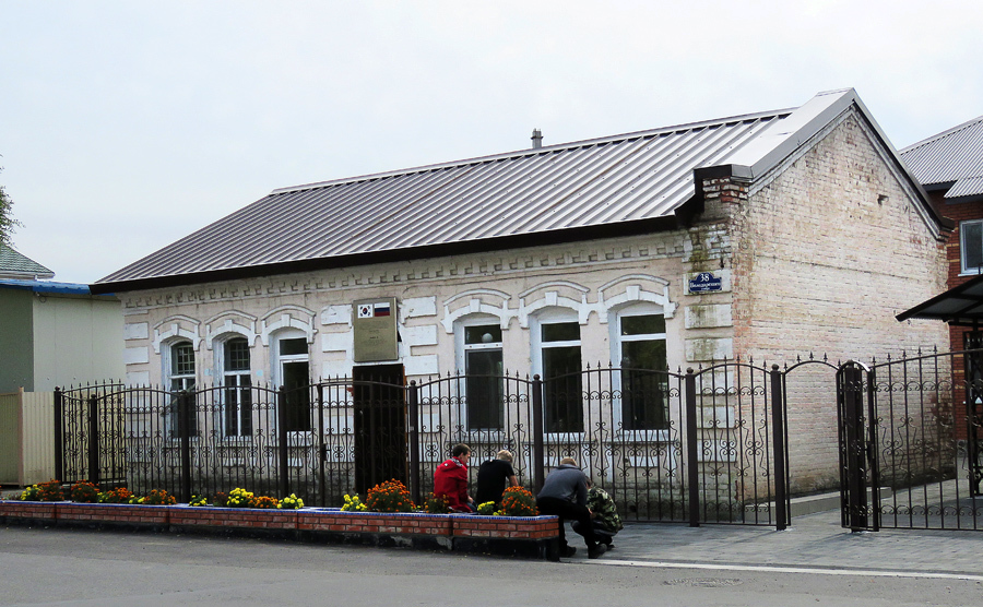 Дом офицеров Уссурийск. Уссурийск дом офицеров стадион. Ресторан статус городе Уссурийск. Русская 1 Уссурийск.