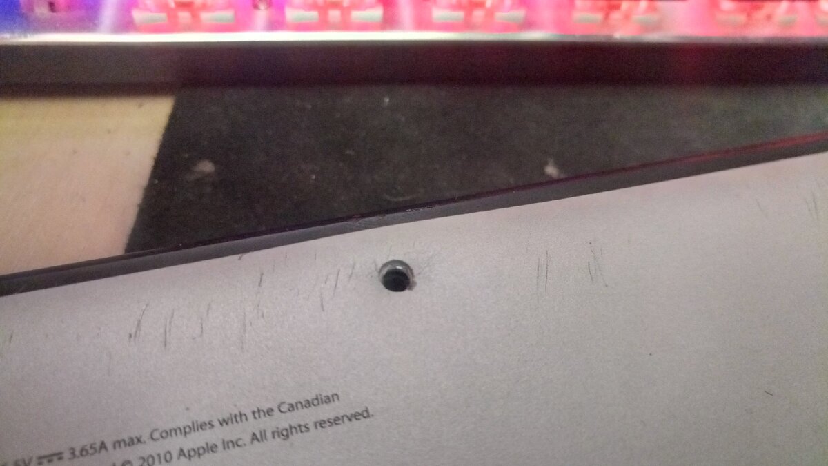 Потертости и раскуроченный винт. 