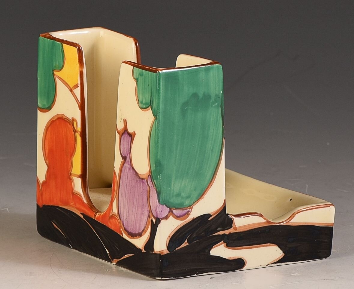 Clarice Cliff, коллекция "Green Autumn", пепельница+спичечница, керамика, глазурь,  эмалевые краски, 1931. Музей Виктории и Альберта, Лондон. официальный сайт - www.vam.ac.uk