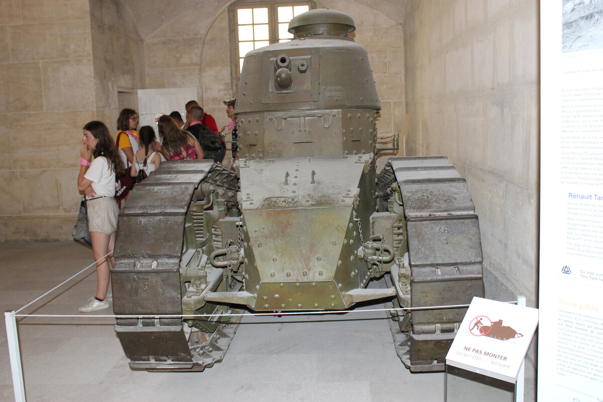 Париж. Музей Армии. Танк FT-17. 1917 год.
