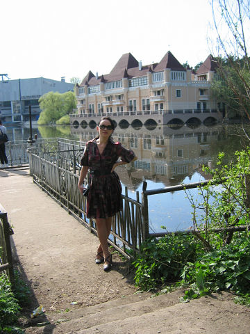 фото  автора На фоне Дворца Якубова на ВДНХ