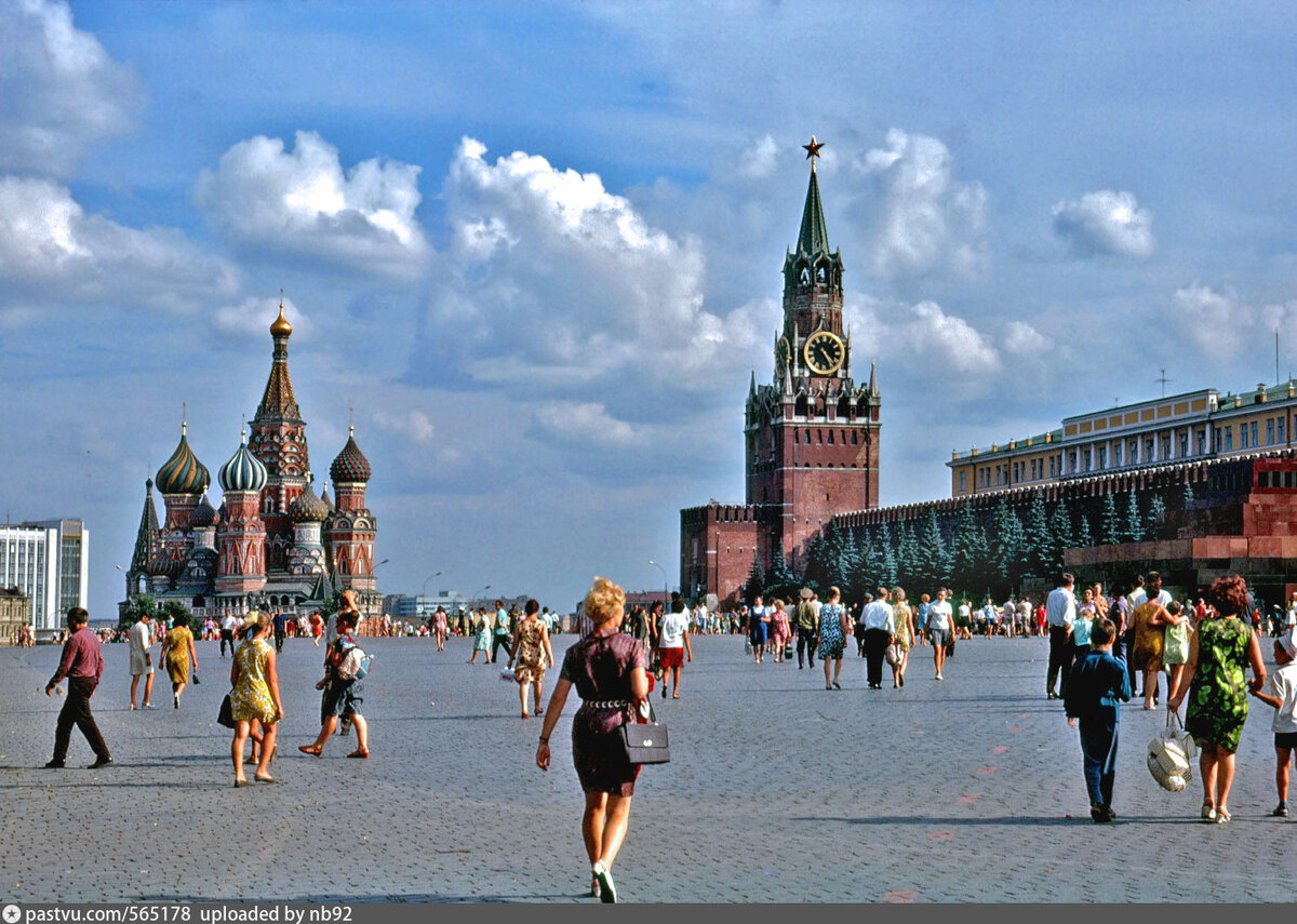 Красная площадь советские фото Что было раньше вместо красных звёзд на Кремлёвских башнях? О Москве нескучно Дз