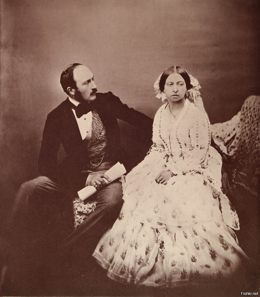 Queen victoria and prince albert. Королева Виктория и Альберт в молодости. Королева Англии Виктория и принц Альберт. Альберт муж королевы Виктории. Королева Виктория 1840 портрет.