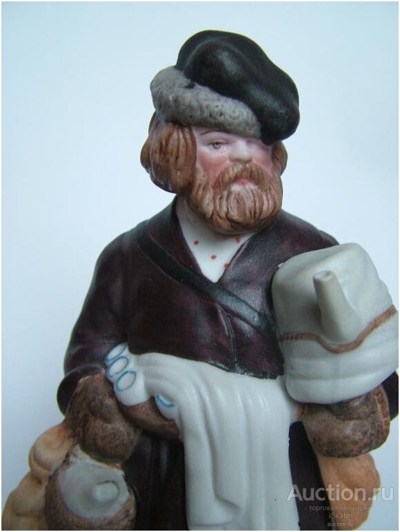 “Продавец сбитня” Мануфактура Гарднер, 1870-80е гг. Фото: Auction.ru