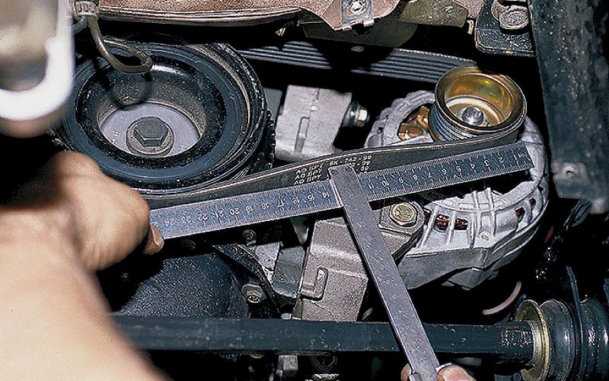 Подтянуть ремень генератора 