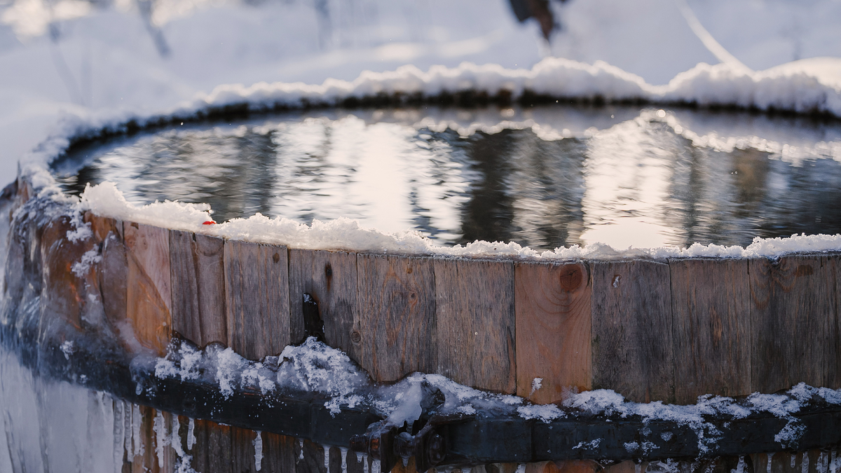 Баня зимой замерзает вода. Водоснабжение для бани зимой схема. Баня зимой замерзает вода. Бак с водой в баню зимой. Баня зимой замерзает вода.