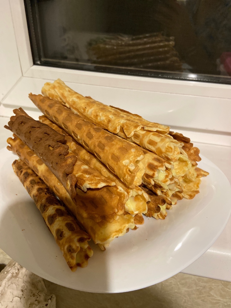 А тут начинка из заварного крема.Ммм